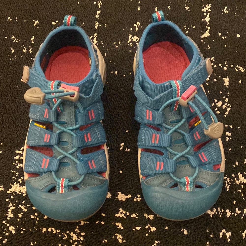 Girl’s KEEN Sandals Size 13